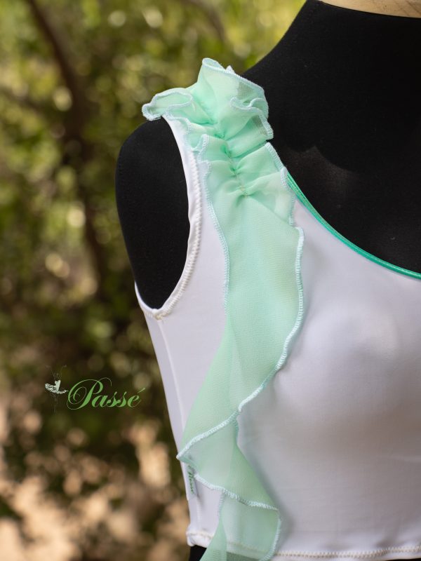 Top blanco con rulito color menta - Imagen 2