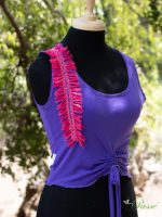 Top púrpura con flecos