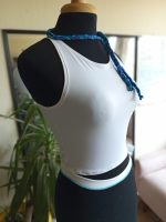 Top blanco con trenzado multicolor