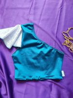 Top turquesa y mangas tornasol